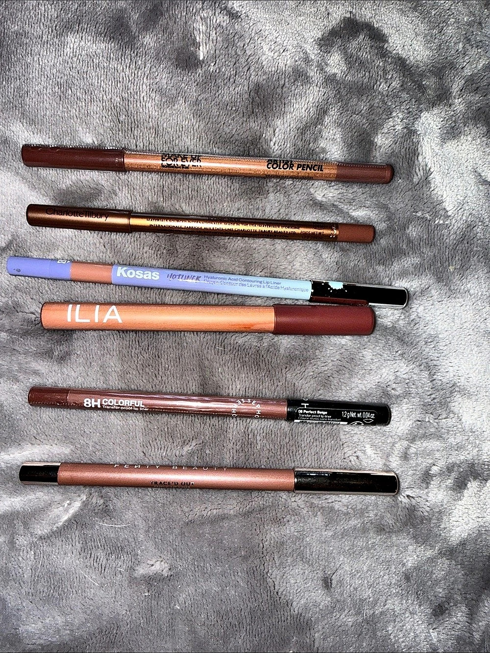 New/not used lip liners